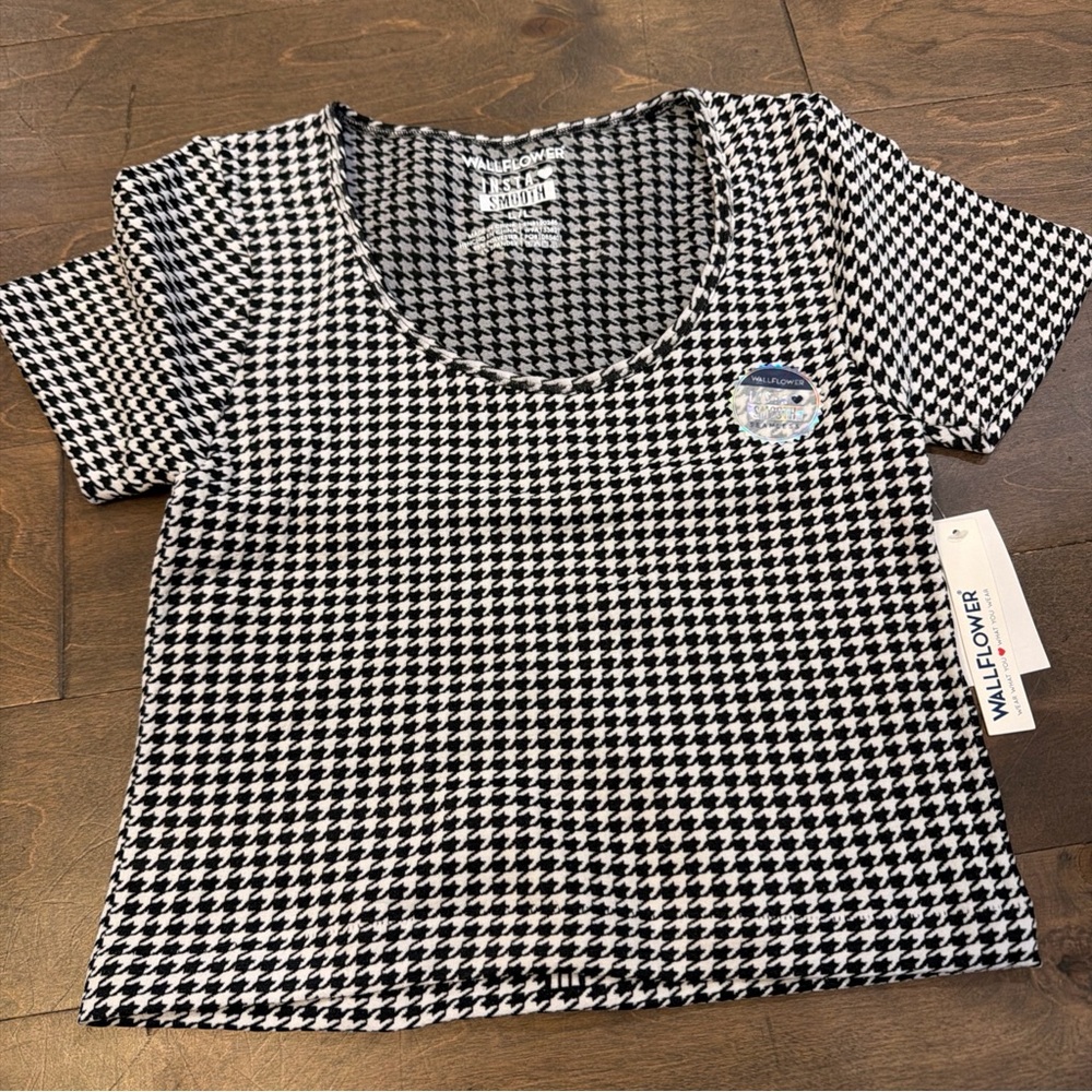 Wallflower Women's Black and White Houndstooth Tee